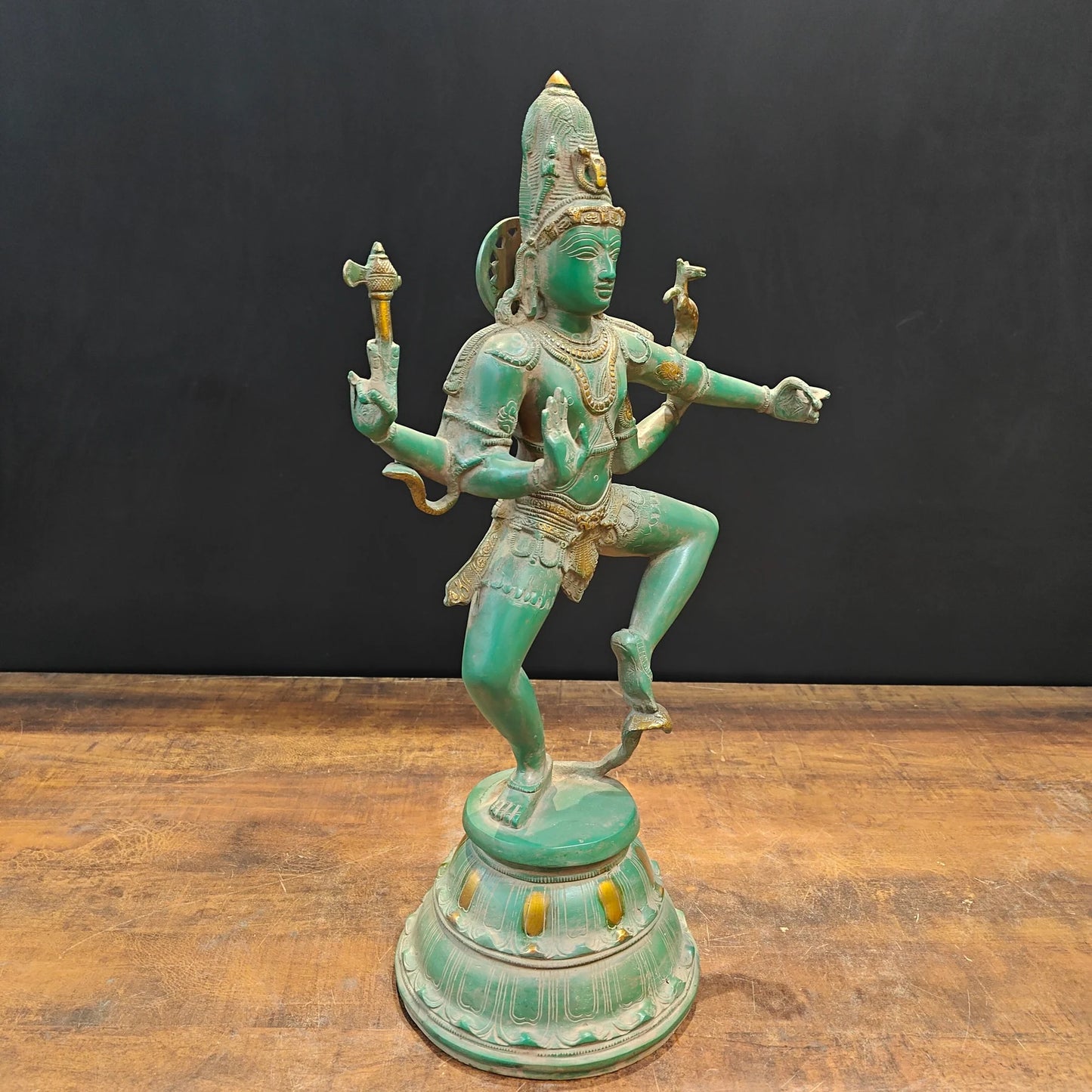 ब्रासोरा® वृंदावन वेणुगोपाल कृष्ण पीतल की प्रतिमा मोर के साथ | एंटीक नीला और सुनहरा रंग | ऊँचाई 20 इंच