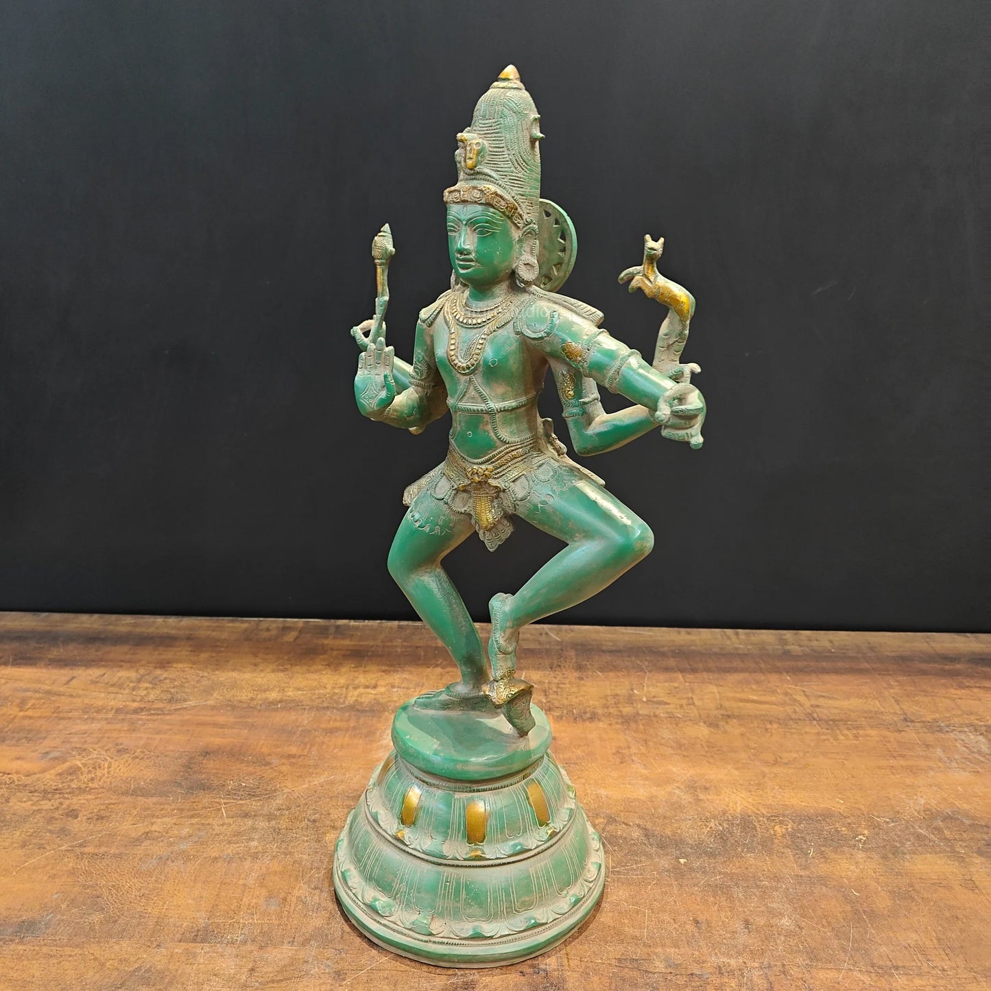 ब्रासोरा® वृंदावन वेणुगोपाल कृष्ण पीतल की प्रतिमा मोर के साथ | एंटीक नीला और सुनहरा रंग | ऊँचाई 20 इंच