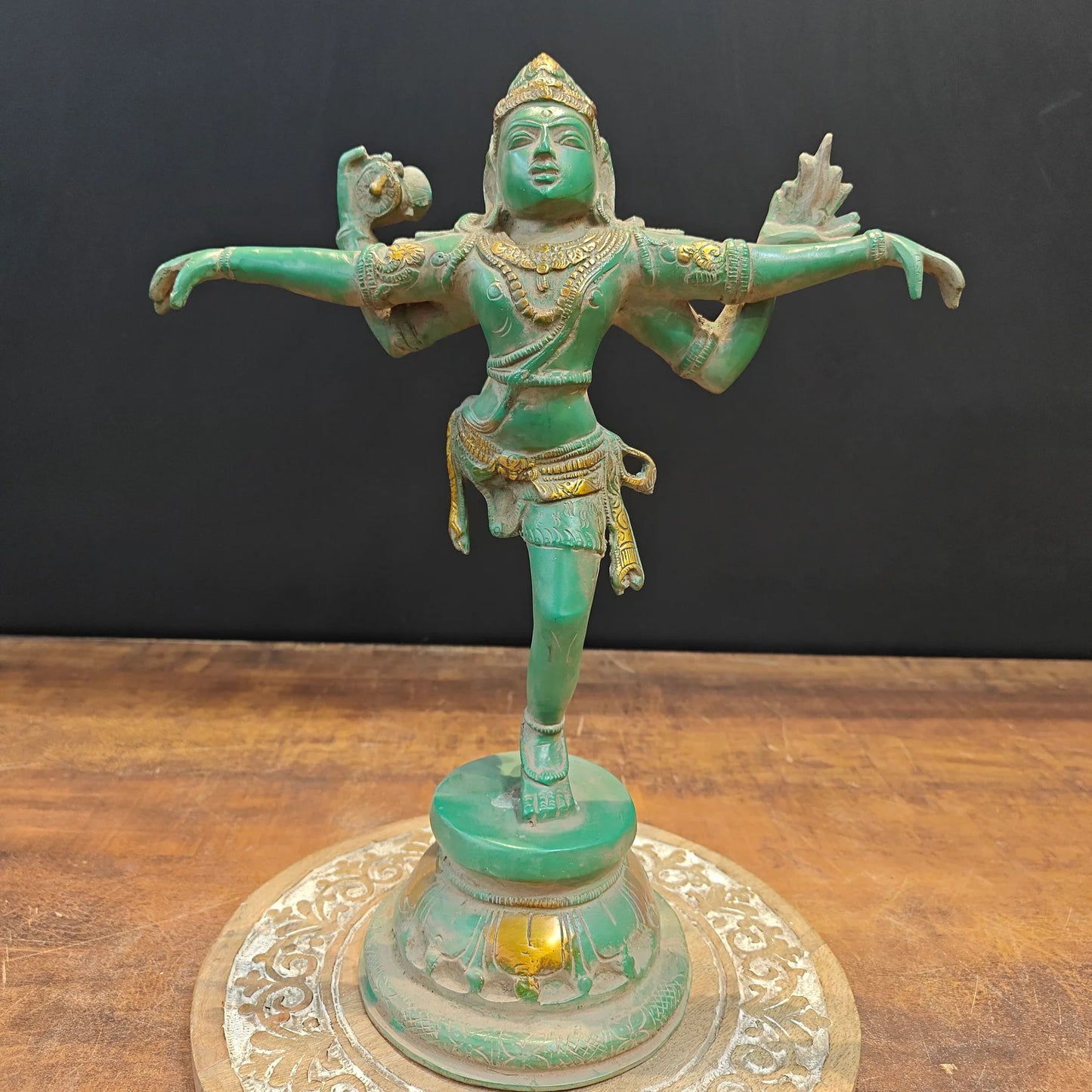 ब्रासोरा® वृंदावन वेणुगोपाल कृष्ण पीतल की प्रतिमा मोर के साथ | एंटीक नीला और सुनहरा रंग | ऊँचाई 20 इंच