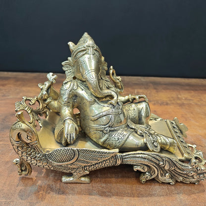 Brassaura® Reclining Ganesha Brass Idol on Peacock Chaise | Premium Solid Brass Lord Ganesha Statue | Handcrafted Antique Finish | Ganpati Murti for Home Temple, Living Room & Spiritual Décor | Height 7 Inches | 4.7 Kg