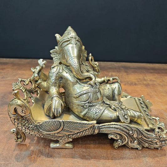 Brassaura® Reclining Ganesha Brass Idol on Peacock Chaise | Premium Solid Brass Lord Ganesha Statue | Handcrafted Antique Finish | Ganpati Murti for Home Temple, Living Room & Spiritual Décor | Height 7 Inches | 4.7 Kg