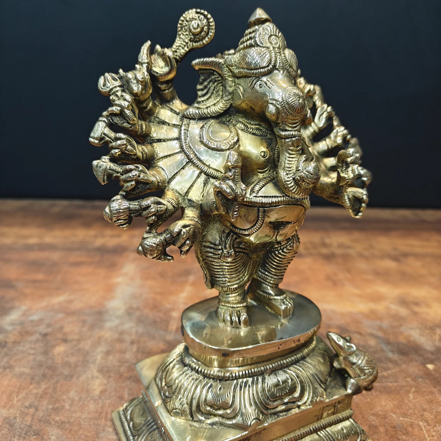 ब्रासोरा® वृंदावन वेणुगोपाल कृष्ण पीतल की प्रतिमा मोर के साथ | एंटीक नीला और सुनहरा रंग | ऊँचाई 20 इंच