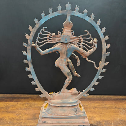 ब्रासोरा® वृंदावन वेणुगोपाल कृष्ण पीतल की प्रतिमा मोर के साथ | एंटीक नीला और सुनहरा रंग | ऊँचाई 20 इंच