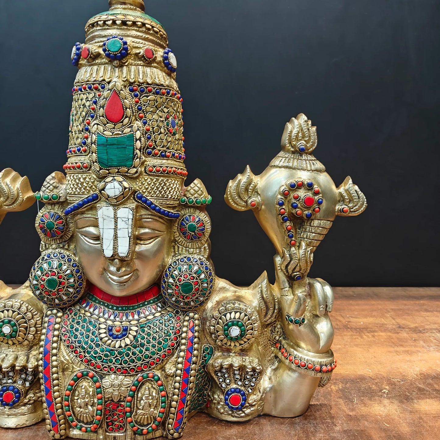 Brassaura® Brass Lord Balaji Wall Hanging Bust | Premium Handcrafted Tirupati Balaji Face Idol | Antique Finish | Temple Wall Décor for Home, Office & Pooja Room | Height 18 Inches | 15 Kg