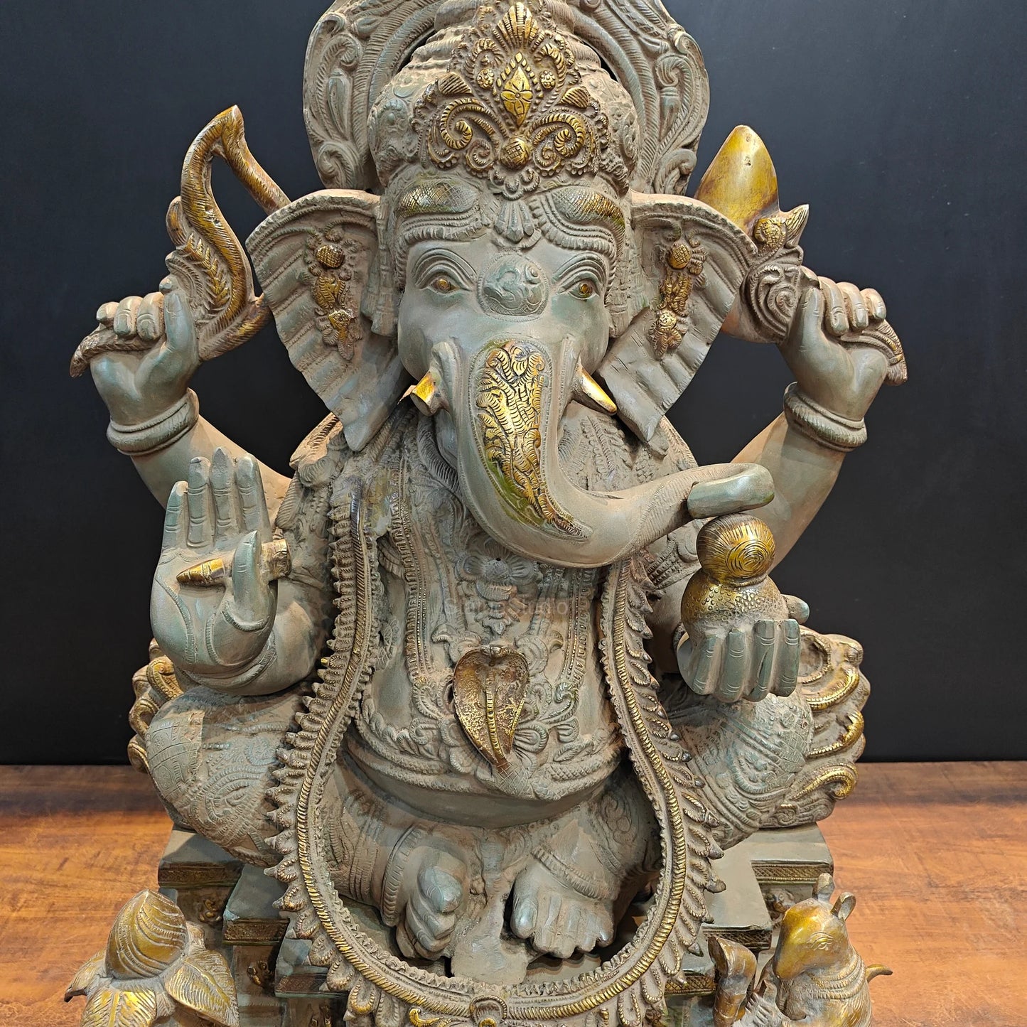 ब्रासोरा® वृंदावन वेणुगोपाल कृष्ण पीतल की प्रतिमा मोर के साथ | एंटीक नीला और सुनहरा रंग | ऊँचाई 20 इंच