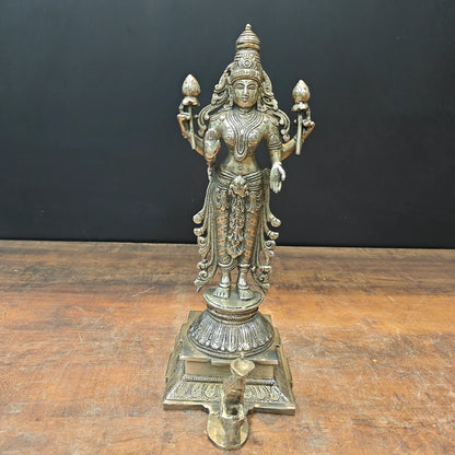 Brassaura® Brass Goddess Lakshmi Idol | Standing Lakshmi Devi Murti for Home Temple, Pooja Room, Spiritual Décor & Vastu | 14 Inches | 4.8 Kg