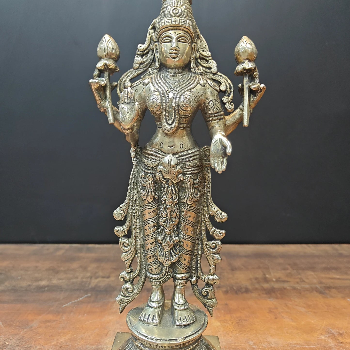 Brassaura® Brass Goddess Lakshmi Idol | Standing Lakshmi Devi Murti for Home Temple, Pooja Room, Spiritual Décor & Vastu | 14 Inches | 4.8 Kg