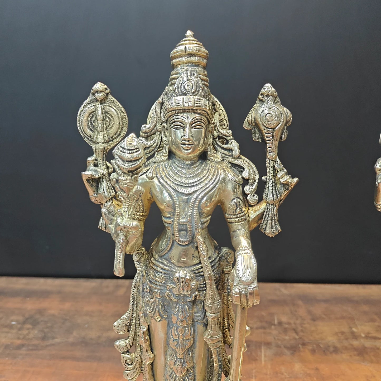 ब्रासोरा® वृंदावन वेणुगोपाल कृष्ण पीतल की प्रतिमा मोर के साथ | एंटीक नीला और सुनहरा रंग | ऊँचाई 20 इंच