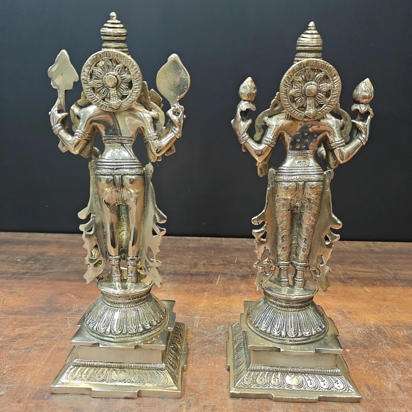 ब्रासोरा® वृंदावन वेणुगोपाल कृष्ण पीतल की प्रतिमा मोर के साथ | एंटीक नीला और सुनहरा रंग | ऊँचाई 20 इंच