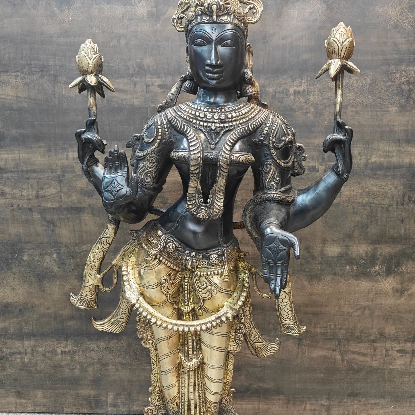 ब्रासोरा® वृंदावन वेणुगोपाल कृष्ण पीतल की प्रतिमा मोर के साथ | एंटीक नीला और सुनहरा रंग | ऊँचाई 20 इंच