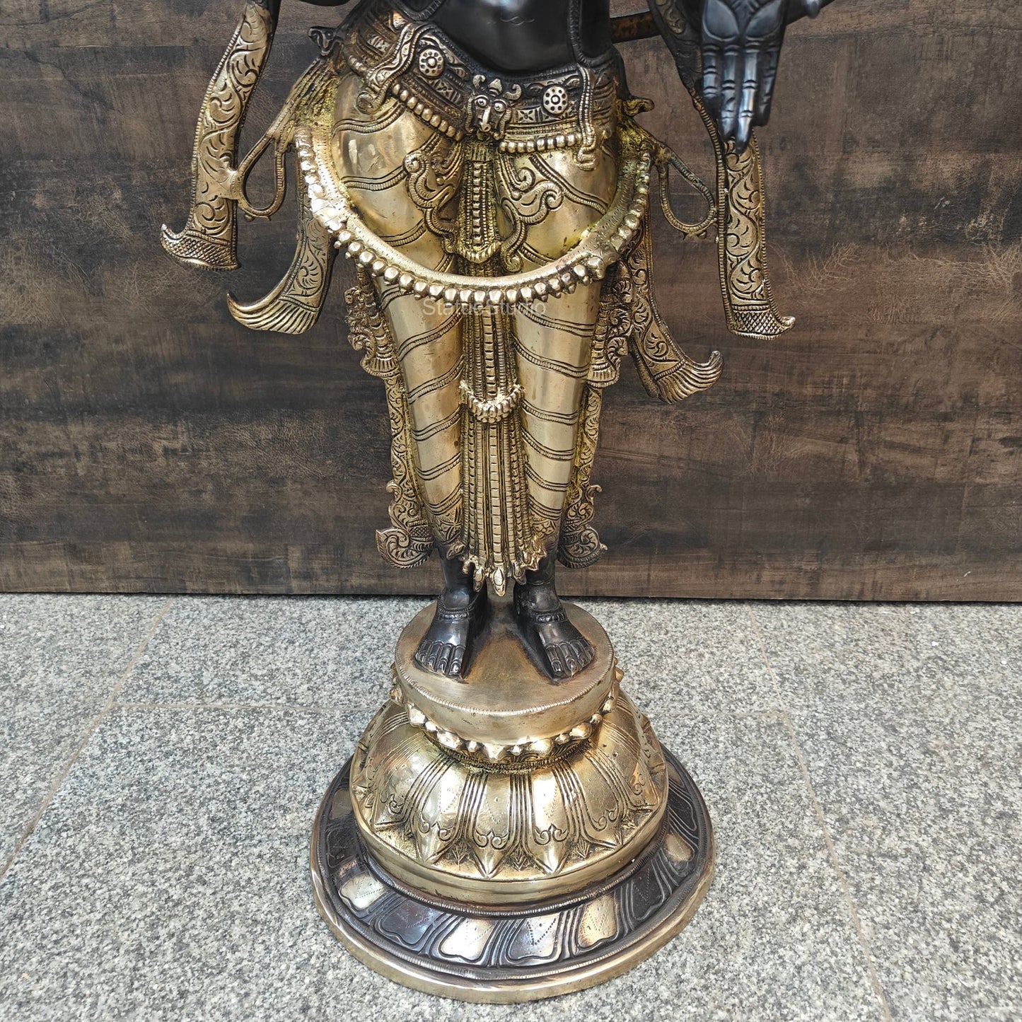 ब्रासोरा® वृंदावन वेणुगोपाल कृष्ण पीतल की प्रतिमा मोर के साथ | एंटीक नीला और सुनहरा रंग | ऊँचाई 20 इंच