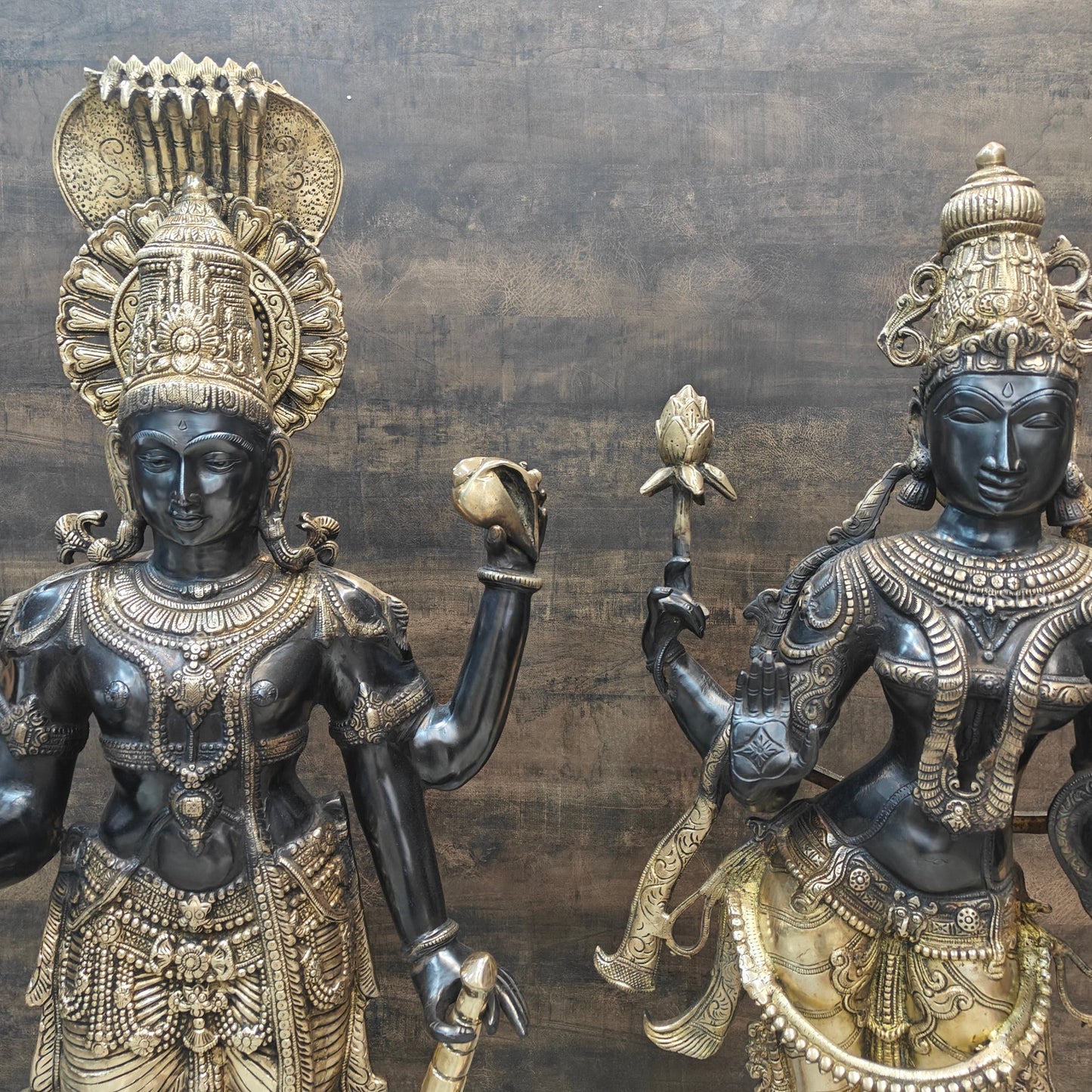Brassaura® Brass Lord Vishnu & Goddess Lakshmi Idol Set | Premium Handmade Hindu God & Goddess Statues for Home Temple, Living Room Décor & Spiritual Gifting | 41 Inches | 66 Kg