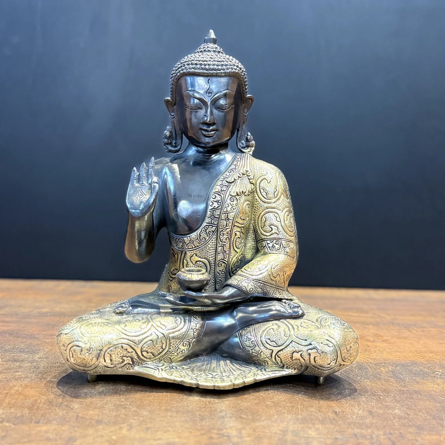 ब्रासोरा® वृंदावन वेणुगोपाल कृष्ण पीतल की प्रतिमा मोर के साथ | एंटीक नीला और सुनहरा रंग | ऊँचाई 20 इंच