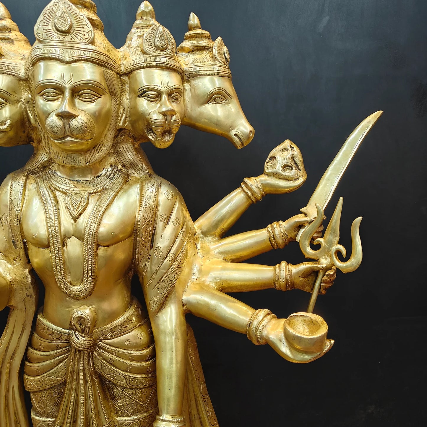 ब्रासोरा® वृंदावन वेणुगोपाल कृष्ण पीतल की प्रतिमा मोर के साथ | एंटीक नीला और सुनहरा रंग | ऊँचाई 20 इंच
