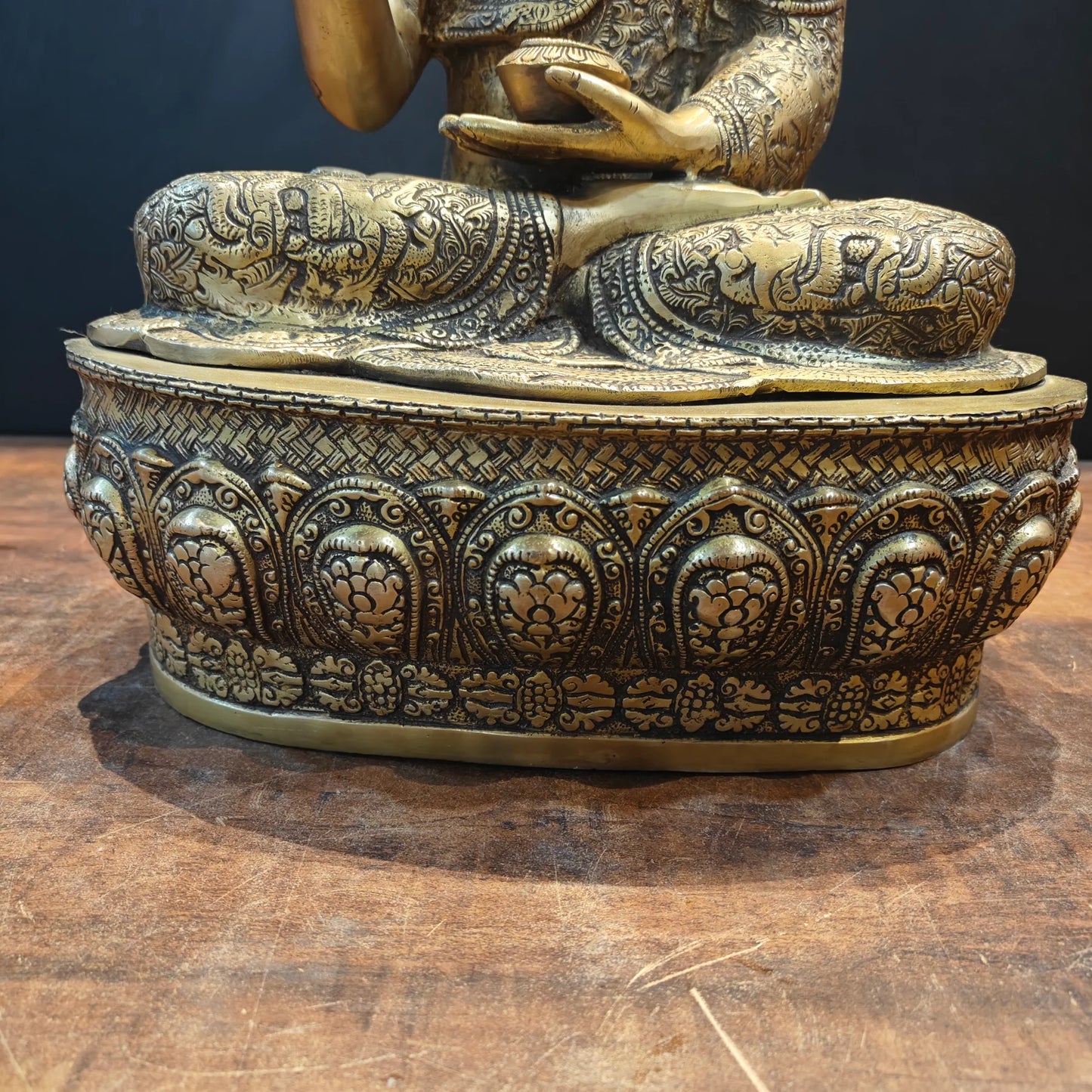 Brassaura® Brass Lord Buddha Idol | Premium Handcrafted Seated Buddha Statue | Antique Finish | Home Temple, Meditation Room, Living Room & Spiritual Décor | Height 23 Inches | 17 Kg