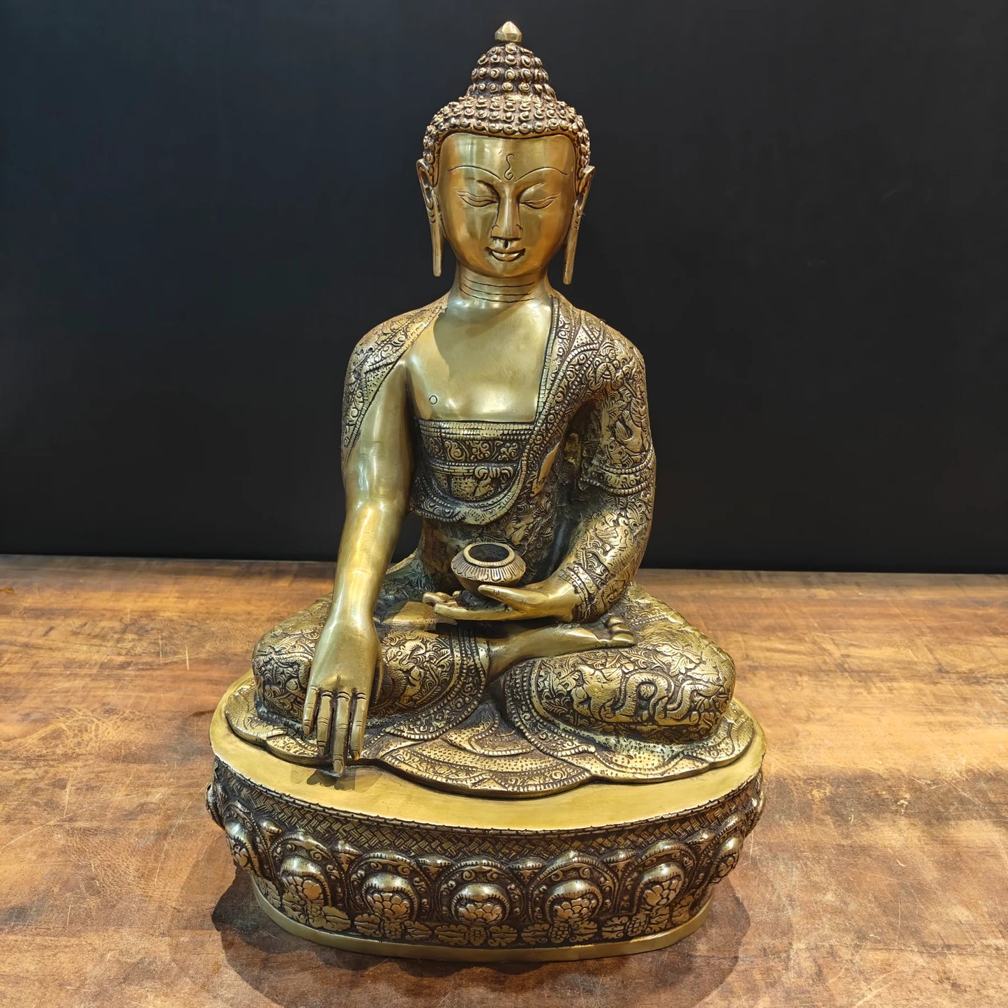Brassaura® Brass Bhumisparsha Buddha Idol | Premium Handcrafted Seated Lord Buddha Statue | Antique Finish | Home Temple, Meditation Room & Spiritual Décor | Height 23 Inches | 17 Kg