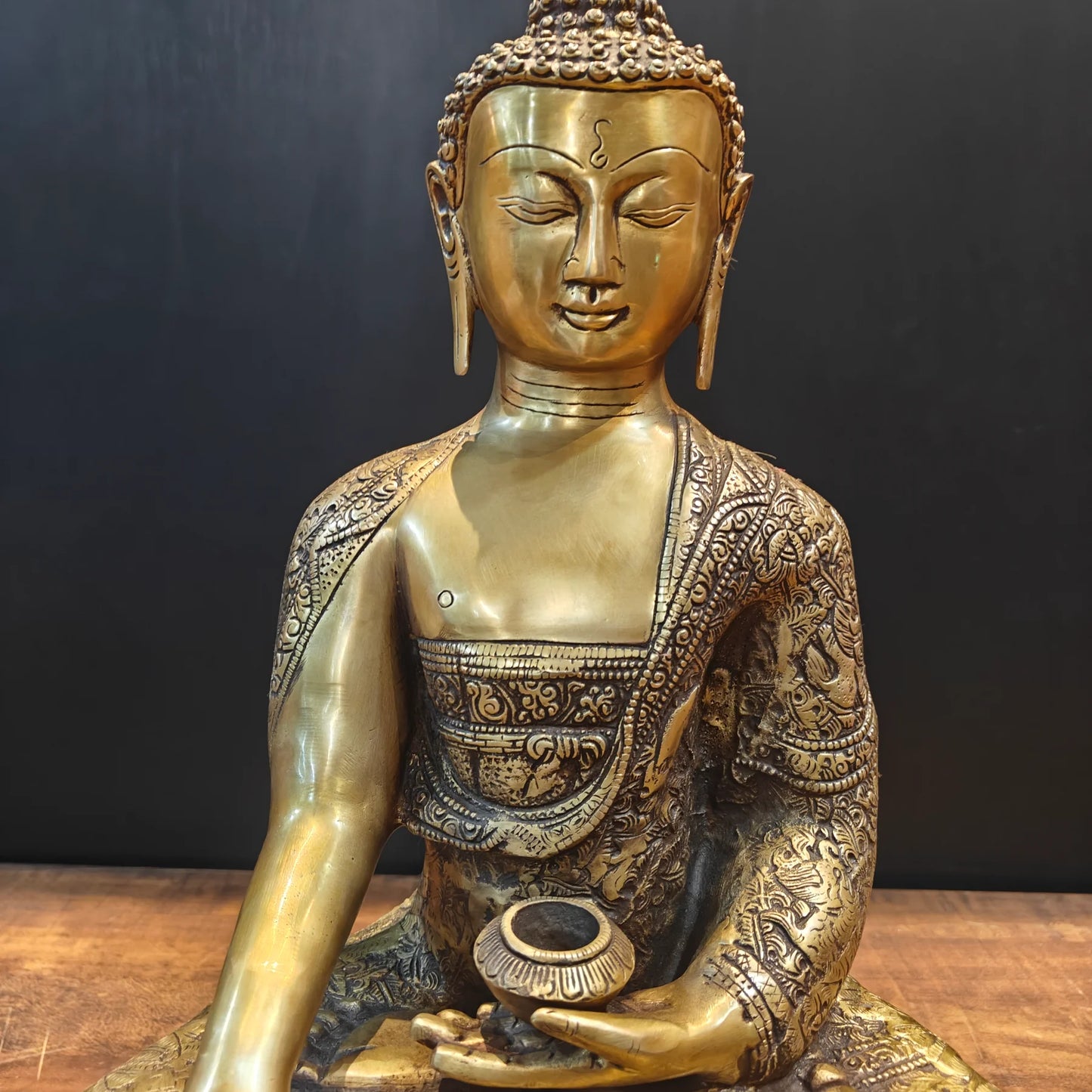 Brassaura® Brass Bhumisparsha Buddha Idol | Premium Handcrafted Seated Lord Buddha Statue | Antique Finish | Home Temple, Meditation Room & Spiritual Décor | Height 23 Inches | 17 Kg