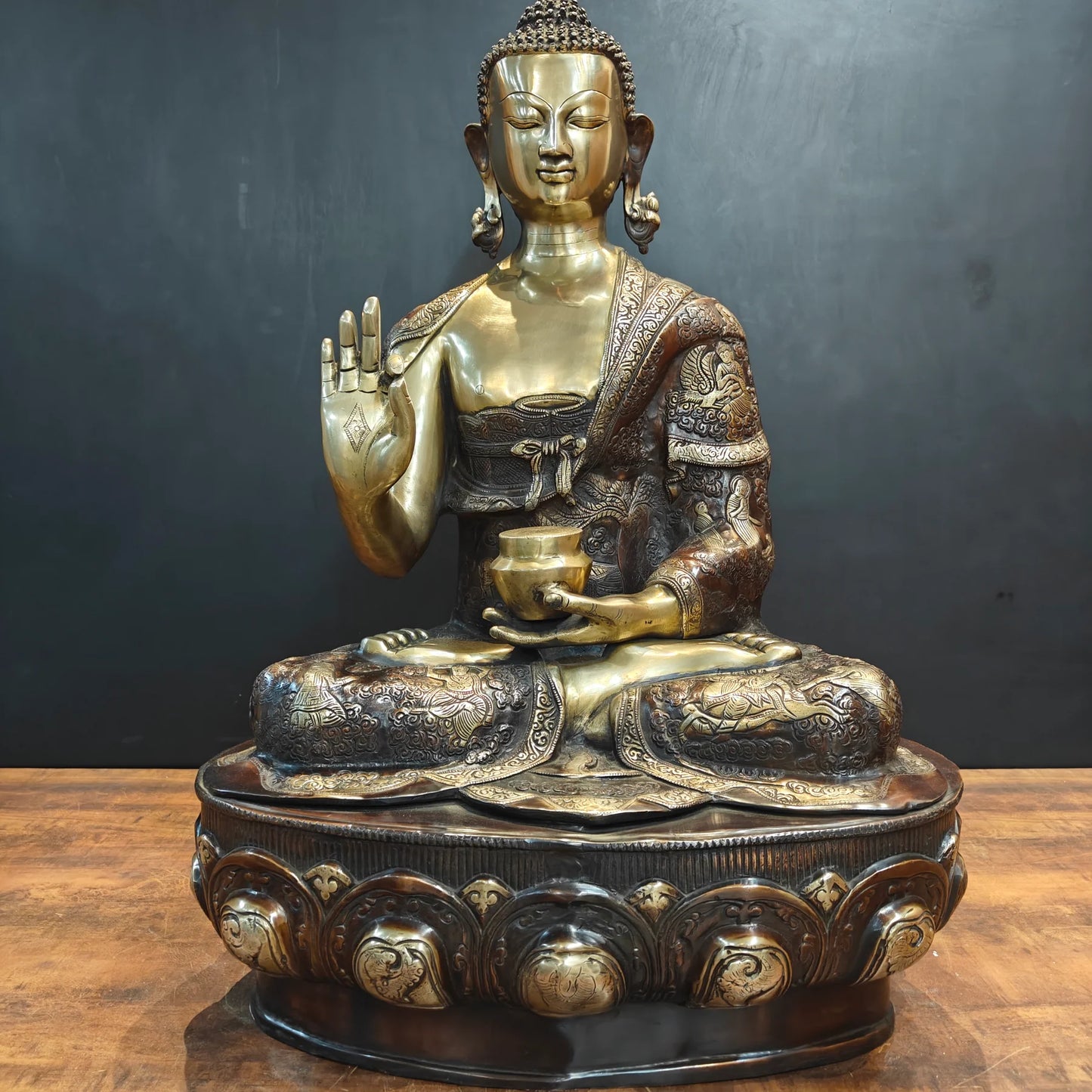 ब्रासोरा® वृंदावन वेणुगोपाल कृष्ण पीतल की प्रतिमा मोर के साथ | एंटीक नीला और सुनहरा रंग | ऊँचाई 20 इंच