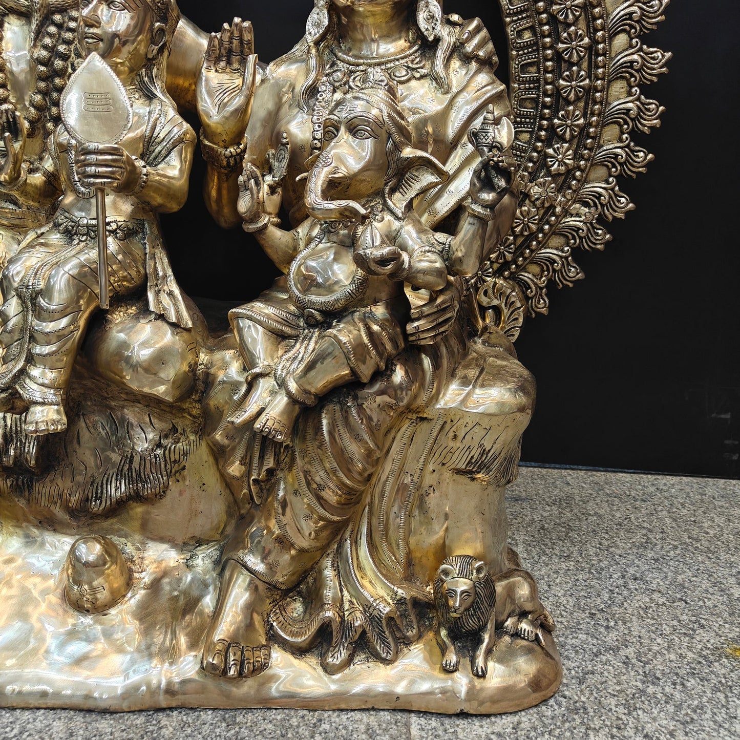 ब्रासोरा® वृंदावन वेणुगोपाल कृष्ण पीतल की प्रतिमा मोर के साथ | एंटीक नीला और सुनहरा रंग | ऊँचाई 20 इंच