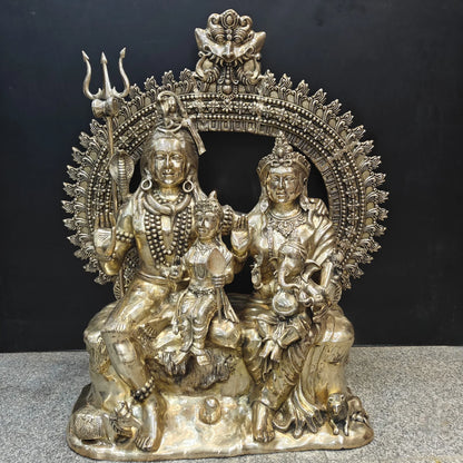 ब्रासोरा® वृंदावन वेणुगोपाल कृष्ण पीतल की प्रतिमा मोर के साथ | एंटीक नीला और सुनहरा रंग | ऊँचाई 20 इंच