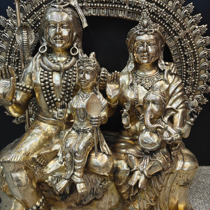 ब्रासोरा® वृंदावन वेणुगोपाल कृष्ण पीतल की प्रतिमा मोर के साथ | एंटीक नीला और सुनहरा रंग | ऊँचाई 20 इंच