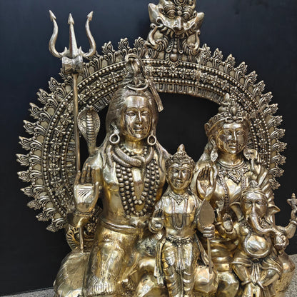 ब्रासोरा® वृंदावन वेणुगोपाल कृष्ण पीतल की प्रतिमा मोर के साथ | एंटीक नीला और सुनहरा रंग | ऊँचाई 20 इंच