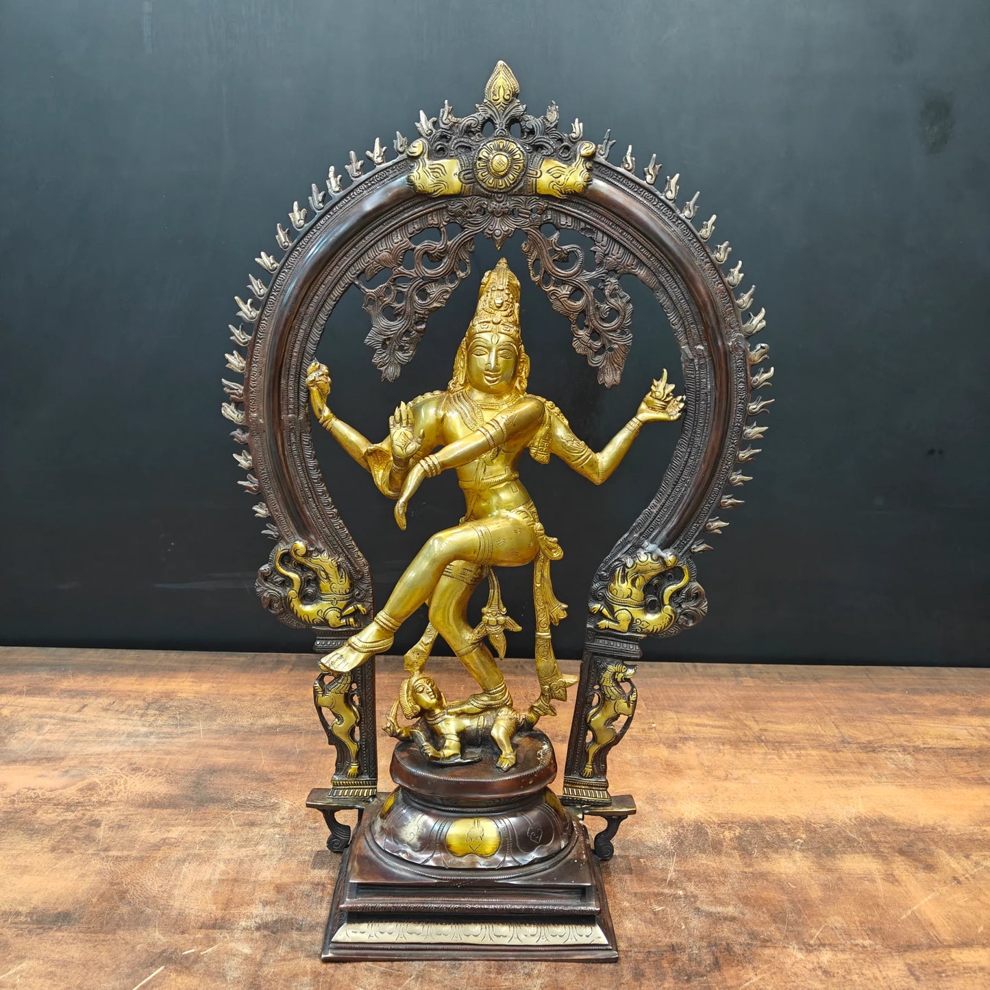 Brassaura® Brass Nataraja Idol with Prabhavali Frame | Handcrafted Dancing Lord Shiva Statue | Premium Brass Shiva Murti for Home Temple, Spiritual Décor & Gifting | 25 Inches | 14 Kg