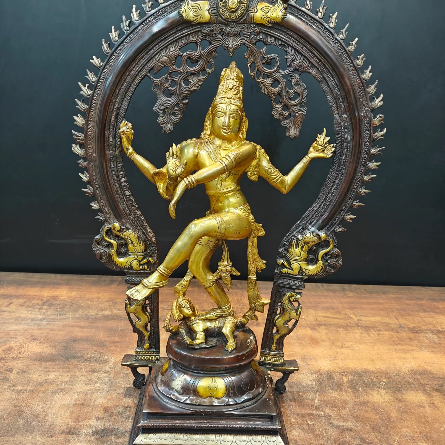 Brassaura® Brass Nataraja Idol with Prabhavali Frame | Handcrafted Dancing Lord Shiva Statue | Premium Brass Shiva Murti for Home Temple, Spiritual Décor & Gifting | 25 Inches | 14 Kg