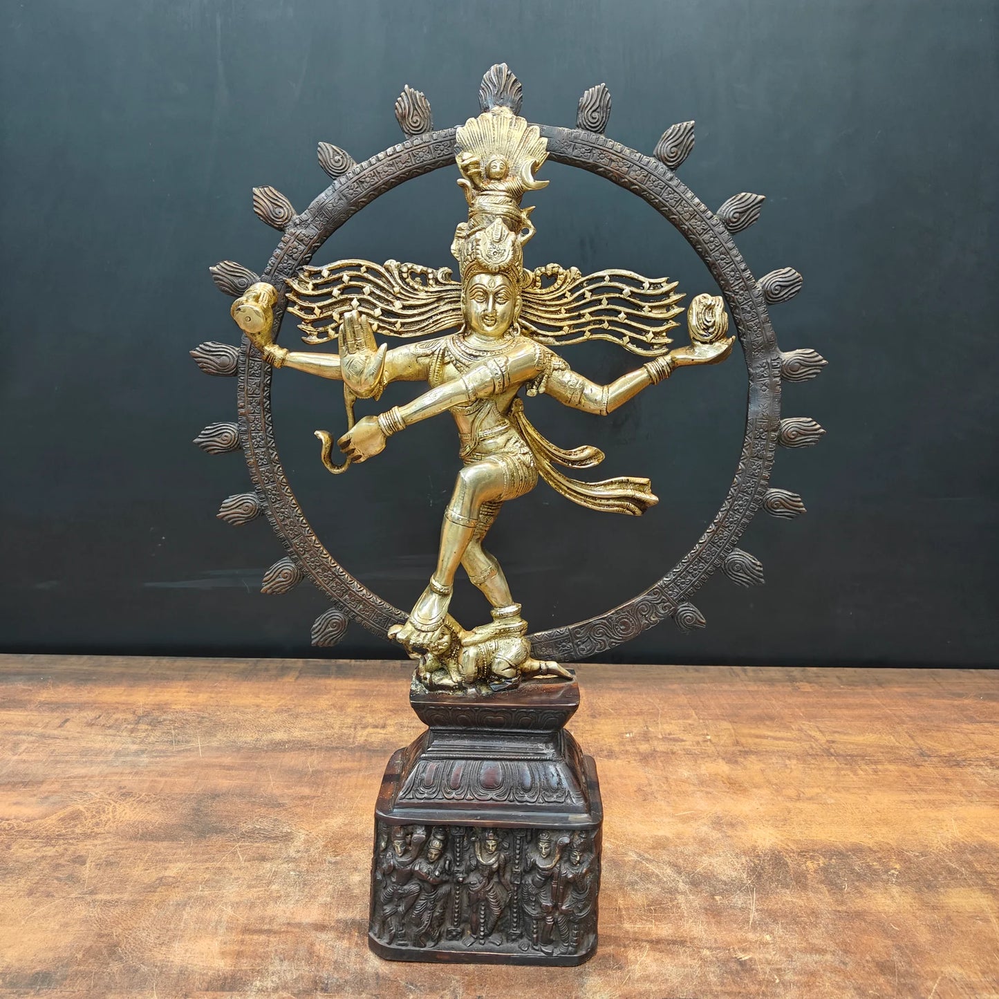 Brassaura® Brass Lord Nataraja Statue | Dancing Shiva Idol with Ornate Pedestal | Handcrafted Brass Sculpture for Home Temple, Spiritual Décor & Gifting | 22.5 Inches | 11 Kg