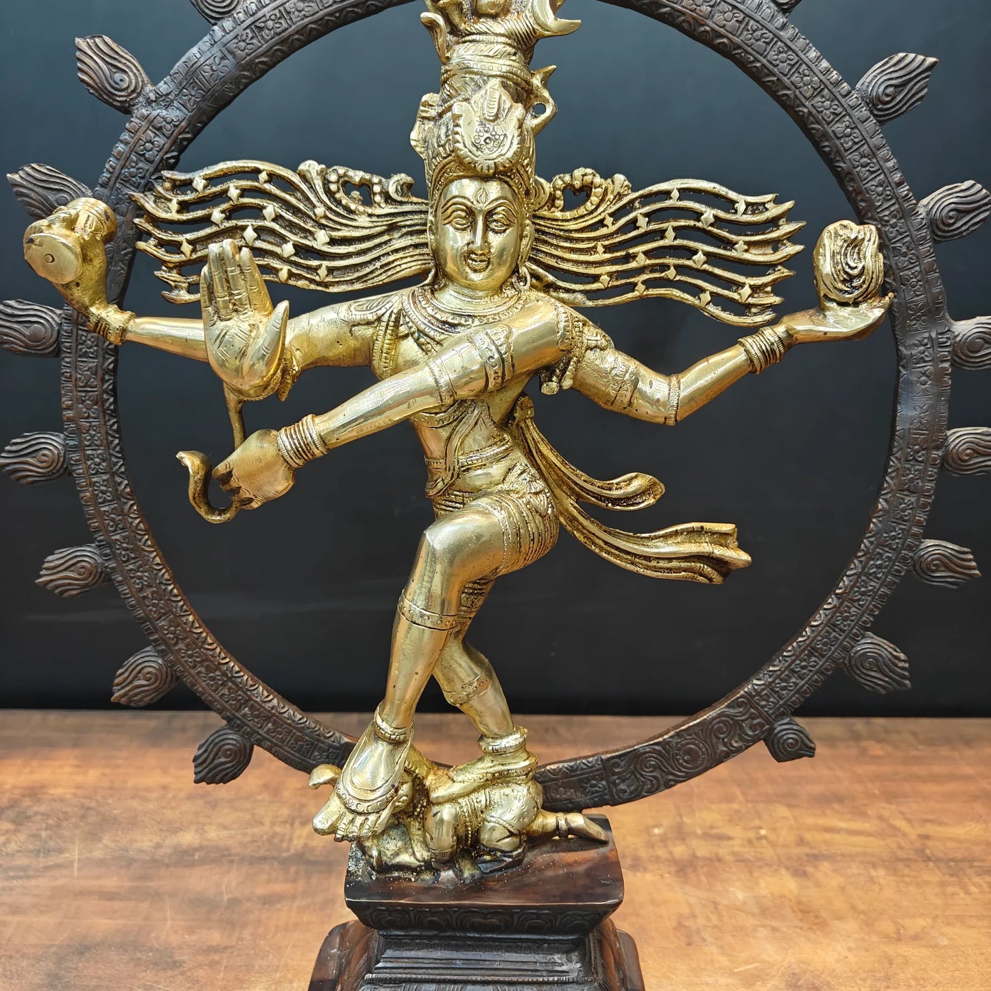 Brassaura® Brass Lord Nataraja Statue | Dancing Shiva Idol with Ornate Pedestal | Handcrafted Brass Sculpture for Home Temple, Spiritual Décor & Gifting | 22.5 Inches | 11 Kg