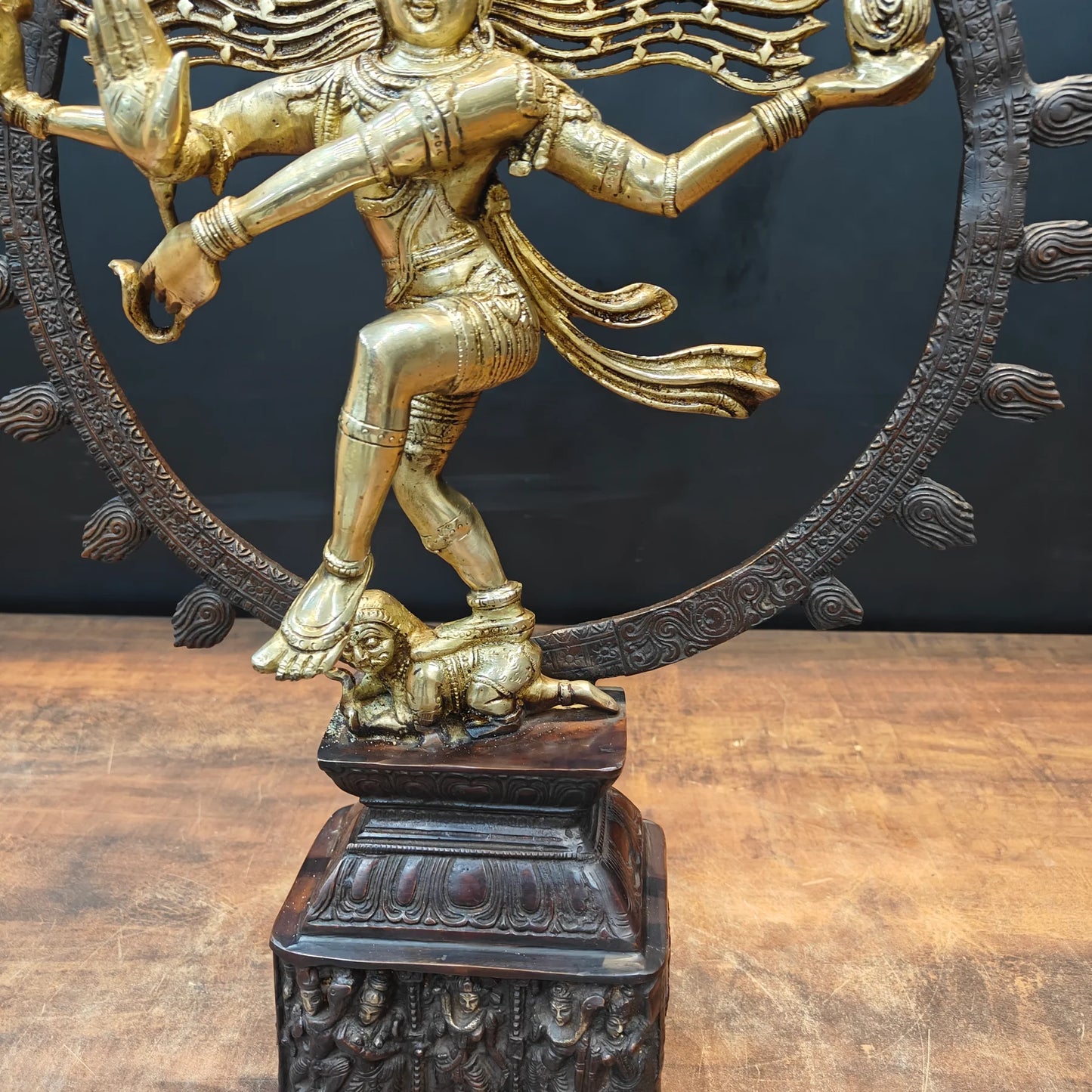 Brassaura® Brass Lord Nataraja Statue | Dancing Shiva Idol with Ornate Pedestal | Handcrafted Brass Sculpture for Home Temple, Spiritual Décor & Gifting | 22.5 Inches | 11 Kg