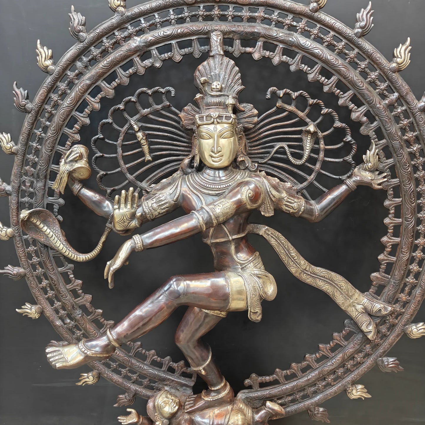 Brassaura® Brass Nataraja Statue | Lord Shiva Nataraj Dancing Idol with Prabhavali | Handcrafted Premium Brass Murti for Home Temple, Spiritual Décor & Gifting | 48 Inches | 55 Kg