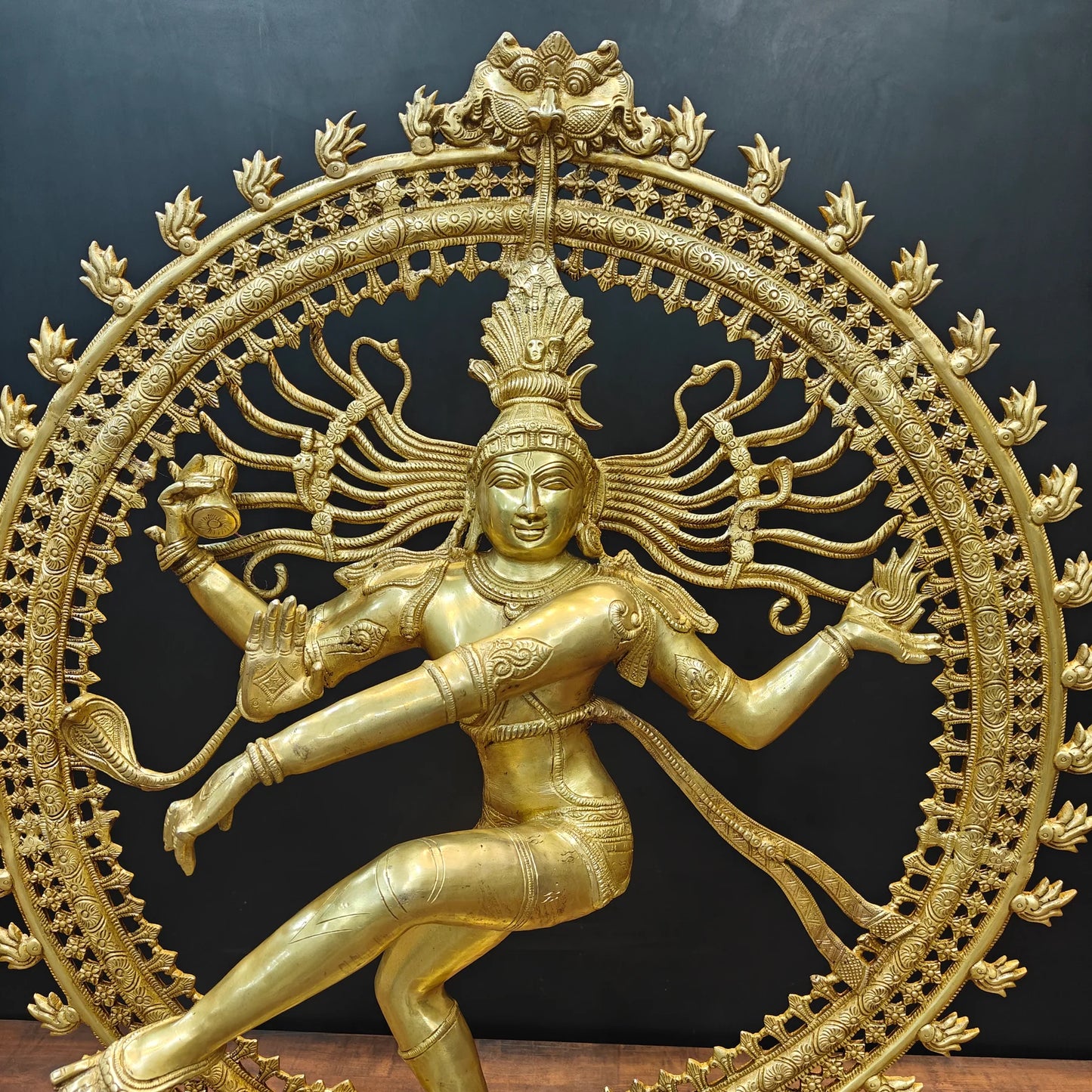 Brassaura® Brass Nataraja Statue | Lord Shiva Nataraj Dancing Idol with Prabhavali | Handcrafted Premium Brass Murti for Home Temple, Spiritual Décor & Gifting | 36 Inches | 32 Kg
