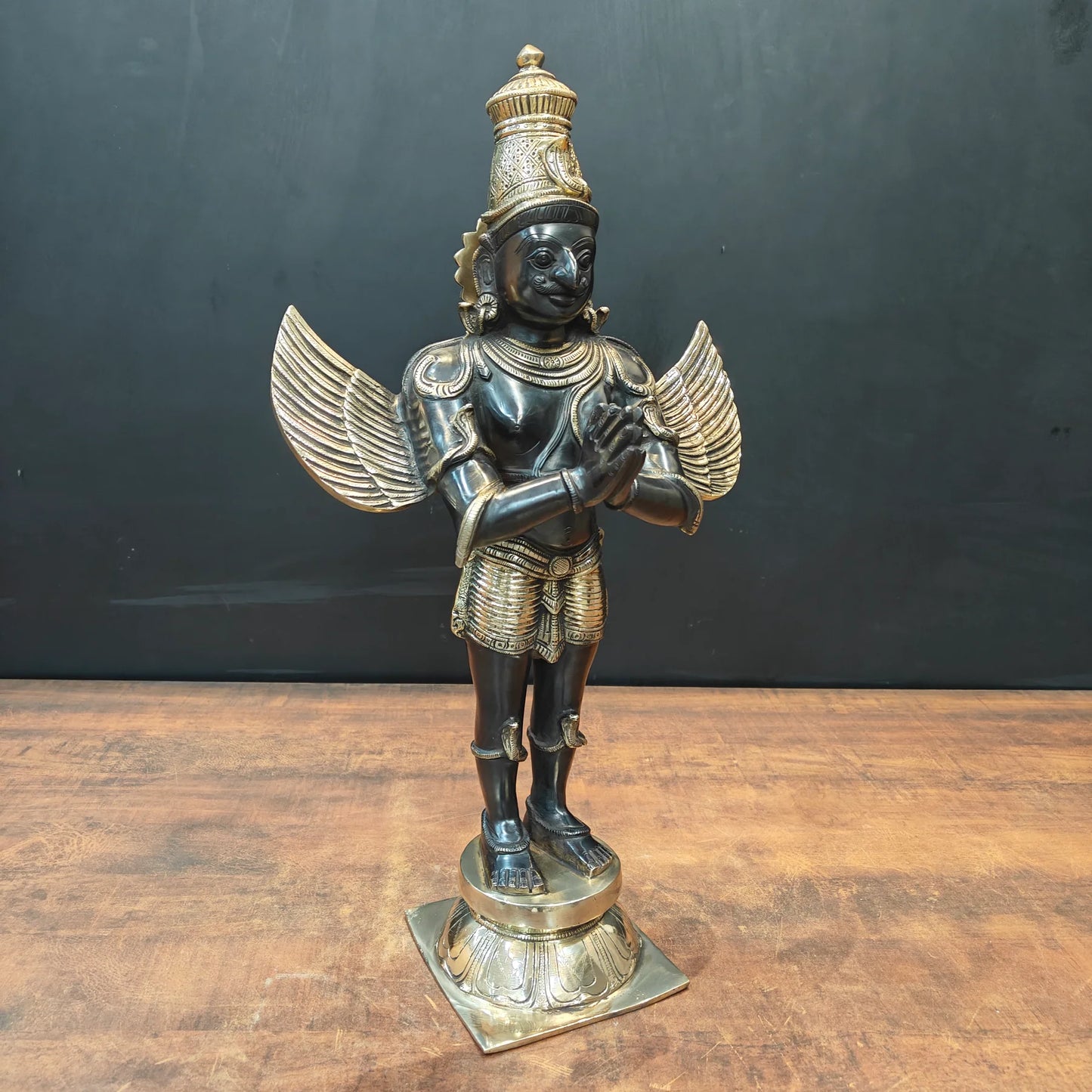 ब्रासोरा® वृंदावन वेणुगोपाल कृष्ण पीतल की प्रतिमा मोर के साथ | एंटीक नीला और सुनहरा रंग | ऊँचाई 20 इंच