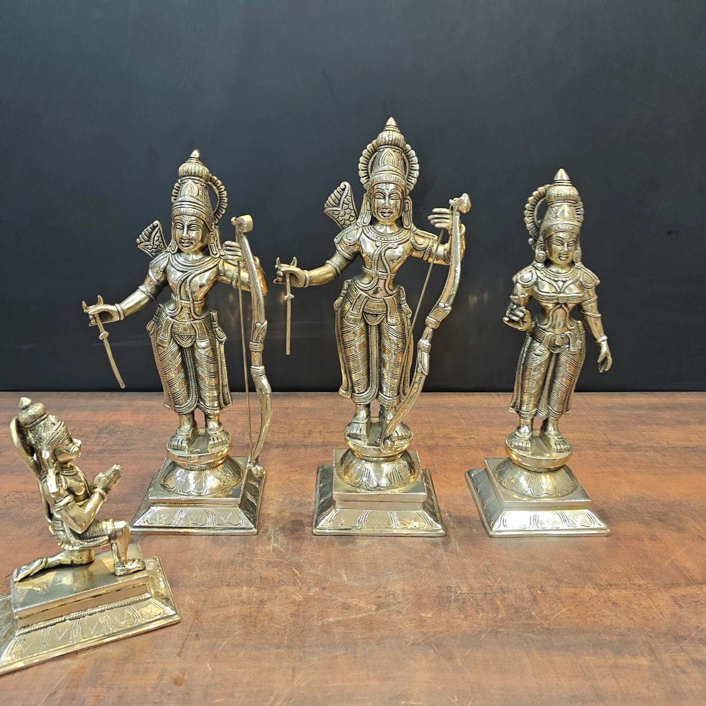 ब्रासोरा® वृंदावन वेणुगोपाल कृष्ण पीतल की प्रतिमा मोर के साथ | एंटीक नीला और सुनहरा रंग | ऊँचाई 20 इंच
