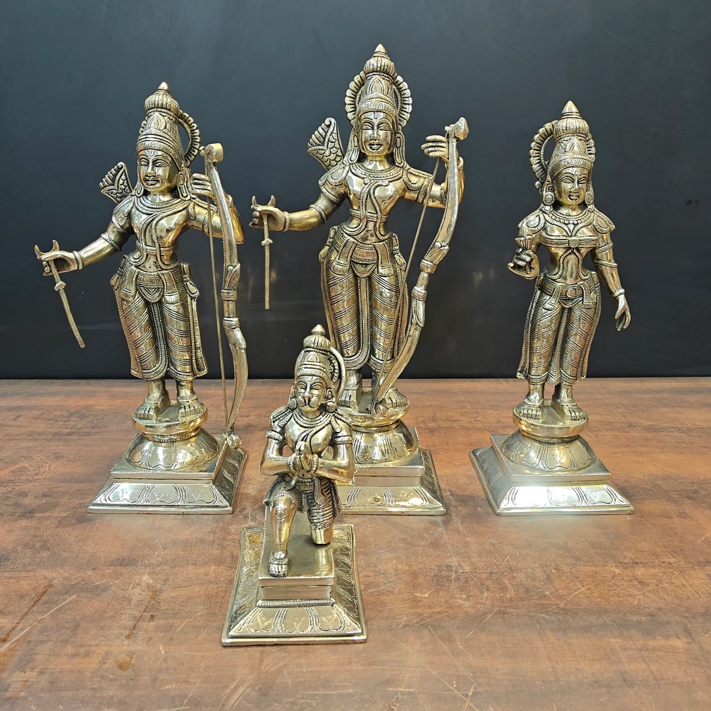 ब्रासोरा® वृंदावन वेणुगोपाल कृष्ण पीतल की प्रतिमा मोर के साथ | एंटीक नीला और सुनहरा रंग | ऊँचाई 20 इंच