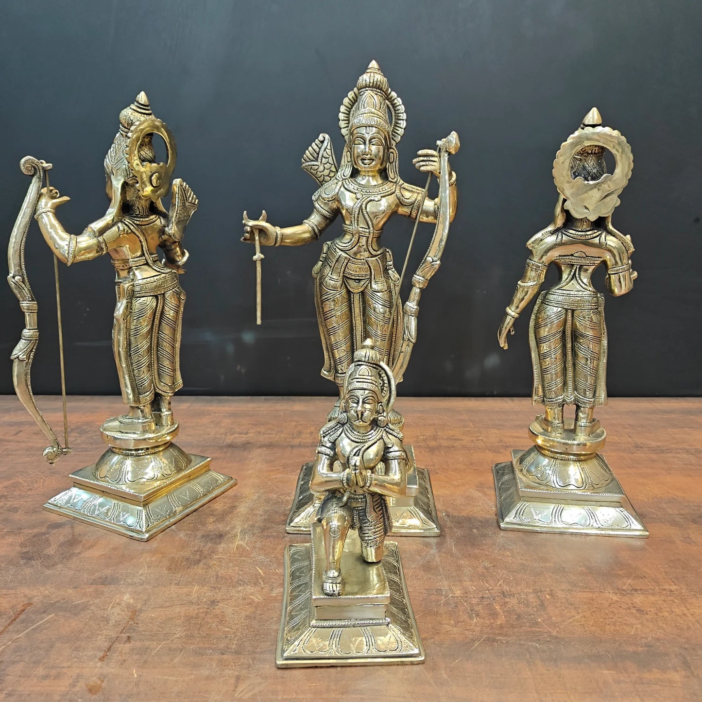 ब्रासोरा® वृंदावन वेणुगोपाल कृष्ण पीतल की प्रतिमा मोर के साथ | एंटीक नीला और सुनहरा रंग | ऊँचाई 20 इंच