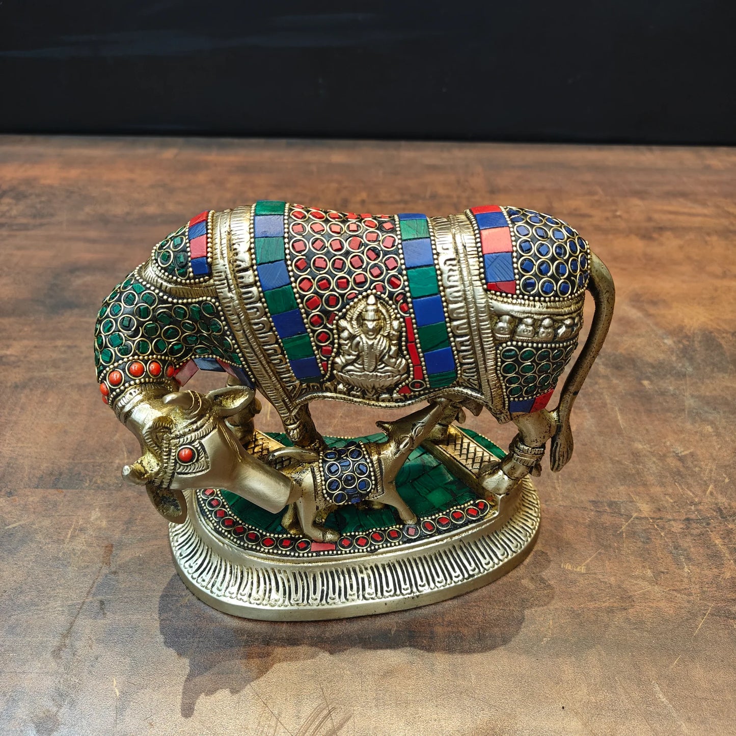 Brassaura® Brass Kamdhenu Cow with Calf Idol | Meenakari Kamdhenu Gau Mata Murti | Sacred Brass Statue for Home Temple, Pooja Room & Spiritual Décor | 7 Inches | 3.8 Kg