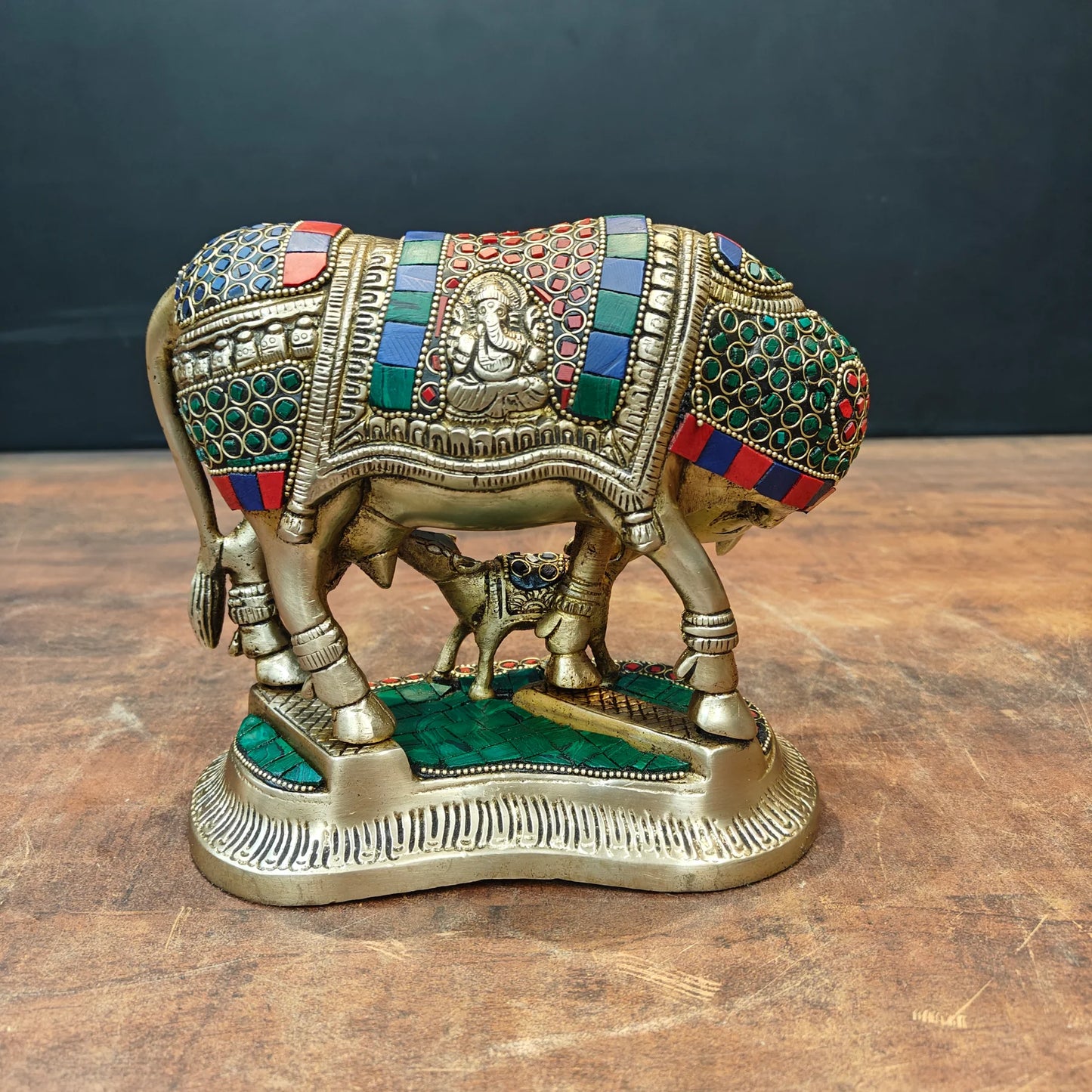 Brassaura® Brass Kamdhenu Cow with Calf Idol | Meenakari Kamdhenu Gau Mata Murti | Sacred Brass Statue for Home Temple, Pooja Room & Spiritual Décor | 7 Inches | 3.8 Kg