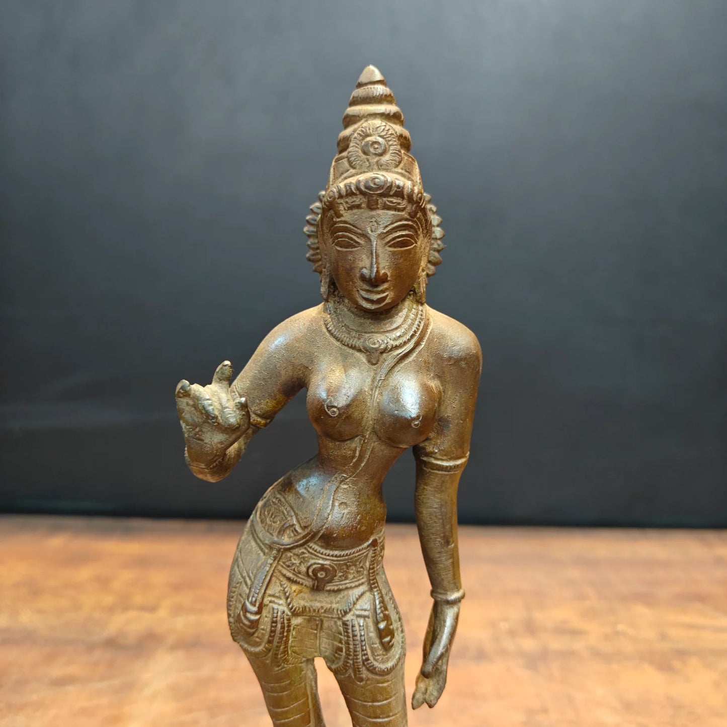Brassaura® Brass Devangana Lady Statue | Handcrafted Traditional Indian Woman Sculpture | Vintage Brass Figurine for Home Décor, Living Room & Office | 12 Inches | 2.4 Kg