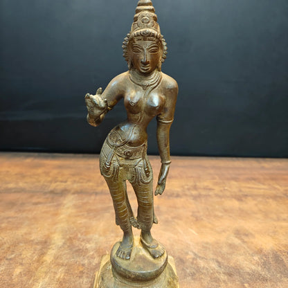 Brassaura® Brass Devangana Lady Statue | Handcrafted Traditional Indian Woman Sculpture | Vintage Brass Figurine for Home Décor, Living Room & Office | 12 Inches | 2.4 Kg