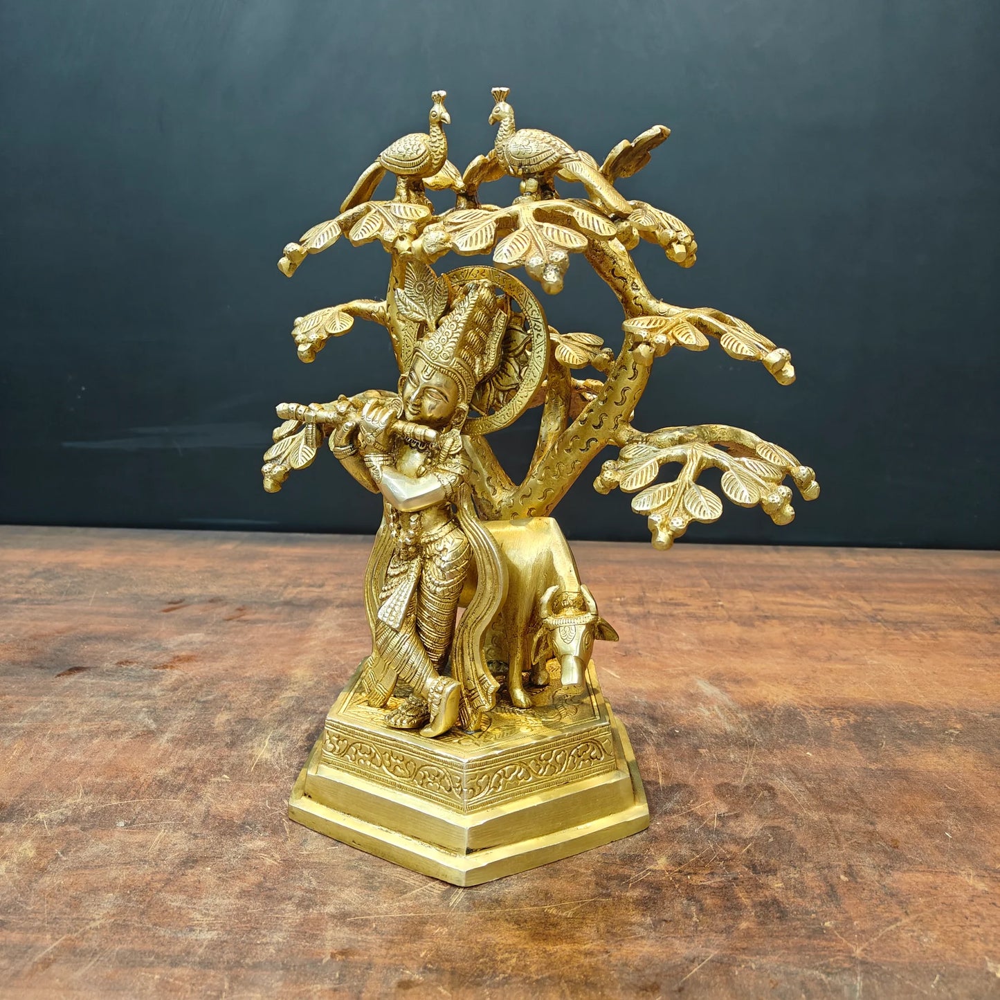 Brassaura® Brass Lord Krishna Playing Flute Under Tree with Cow Statue | Handmade Krishna Idol for Home Temple, Living Room & Spiritual Décor | 14 Inches | 6.5 Kg