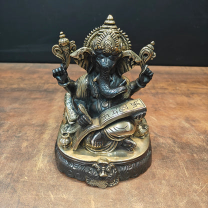 ब्रासोरा® वृंदावन वेणुगोपाल कृष्ण पीतल की प्रतिमा मोर के साथ | एंटीक नीला और सुनहरा रंग | ऊँचाई 20 इंच