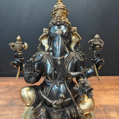 ब्रासोरा® वृंदावन वेणुगोपाल कृष्ण पीतल की प्रतिमा मोर के साथ | एंटीक नीला और सुनहरा रंग | ऊँचाई 20 इंच