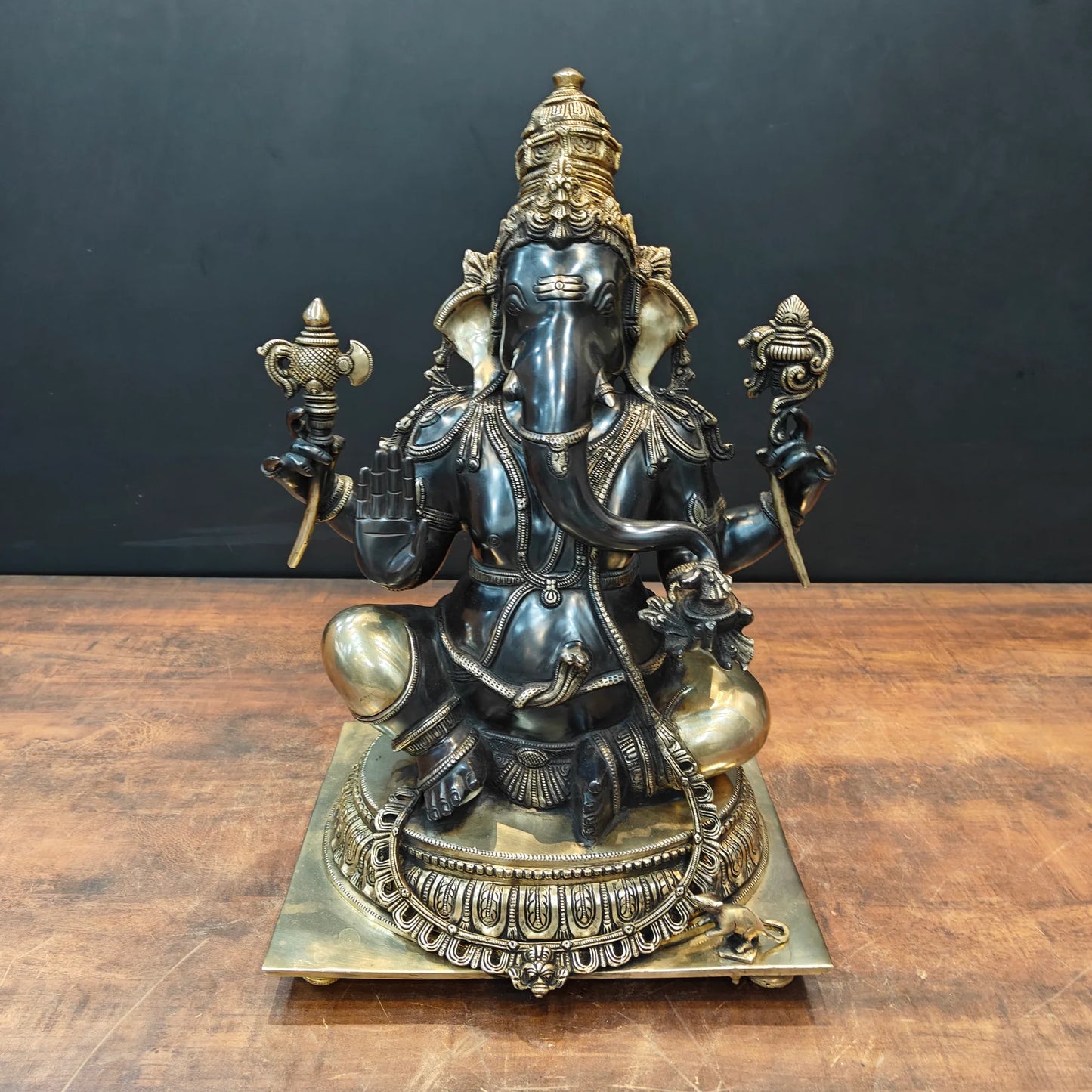 ब्रासोरा® वृंदावन वेणुगोपाल कृष्ण पीतल की प्रतिमा मोर के साथ | एंटीक नीला और सुनहरा रंग | ऊँचाई 20 इंच