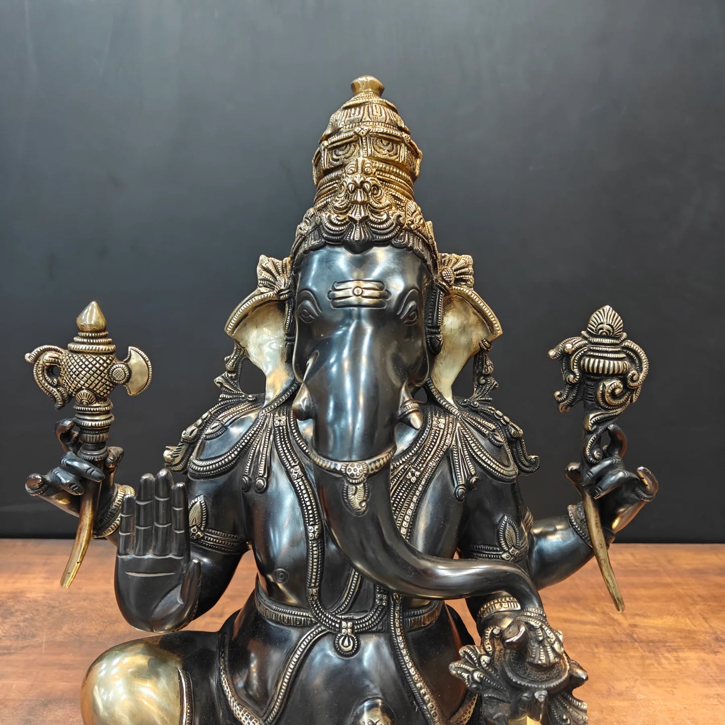 ब्रासोरा® वृंदावन वेणुगोपाल कृष्ण पीतल की प्रतिमा मोर के साथ | एंटीक नीला और सुनहरा रंग | ऊँचाई 20 इंच