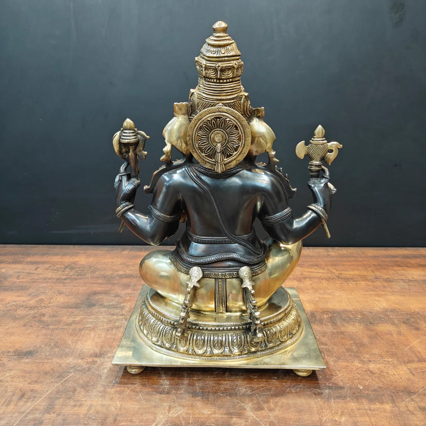 ब्रासोरा® वृंदावन वेणुगोपाल कृष्ण पीतल की प्रतिमा मोर के साथ | एंटीक नीला और सुनहरा रंग | ऊँचाई 20 इंच