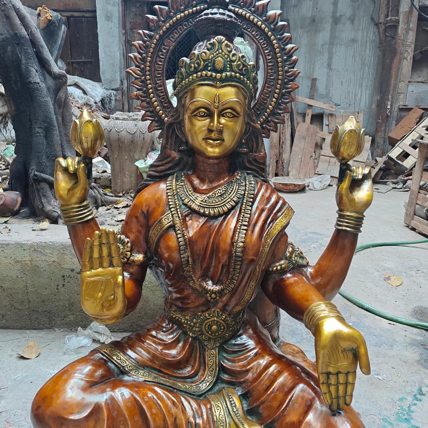 Brassaura® Goddess Lakshmi Brass Statue on Lotus Pedestal | Bestower of Wealth & Prosperity | Height 53 Inches & Weight 145 Kgs
