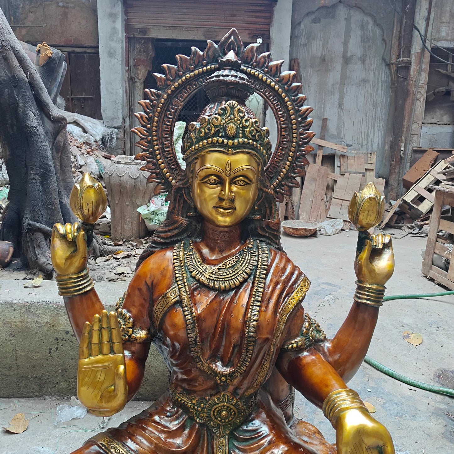 Brassaura® Goddess Lakshmi Brass Statue on Lotus Pedestal | Bestower of Wealth & Prosperity | Height 53 Inches & Weight 145 Kgs