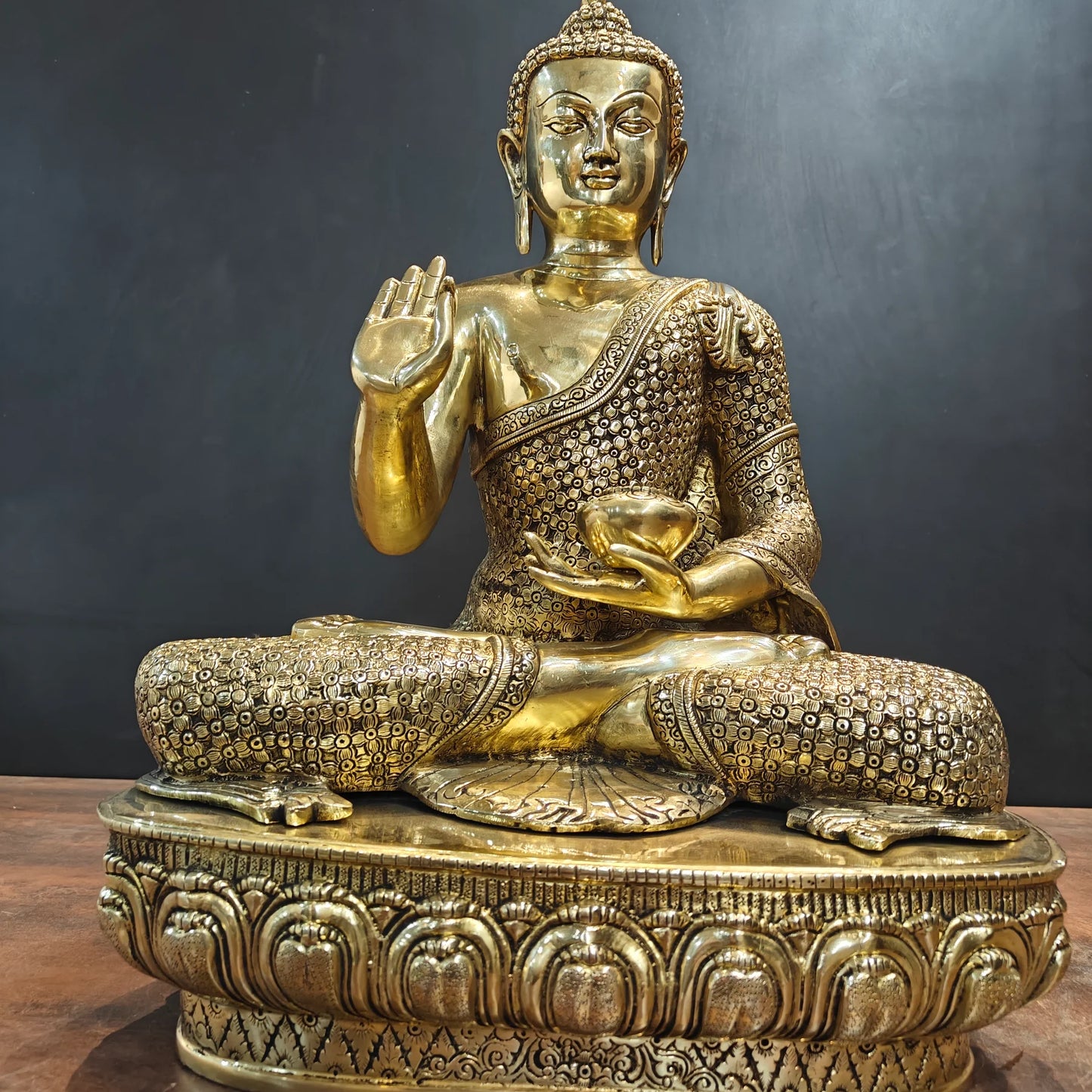 ब्रासोरा® वृंदावन वेणुगोपाल कृष्ण पीतल की प्रतिमा मोर के साथ | एंटीक नीला और सुनहरा रंग | ऊँचाई 20 इंच